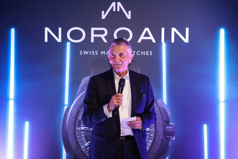 NORQAIN sahnesinde konuşma